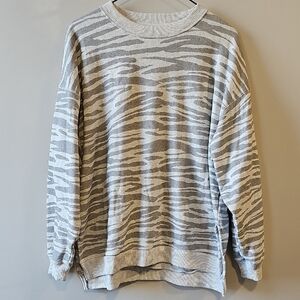 American Eagle XS Gray Patterned Crewneck Sweater